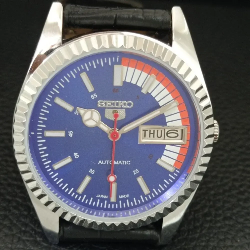 Vintage 1990 Seiko Automatic Mens Silver Watch W/daydate & Red accents